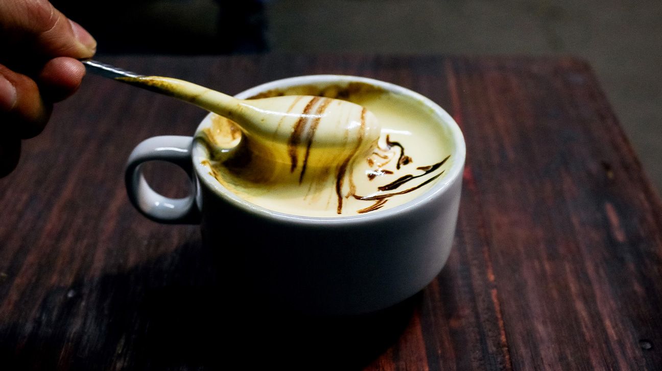 Café con Huevo: La Tendencia Viral que Debes Hacer con Cuidado